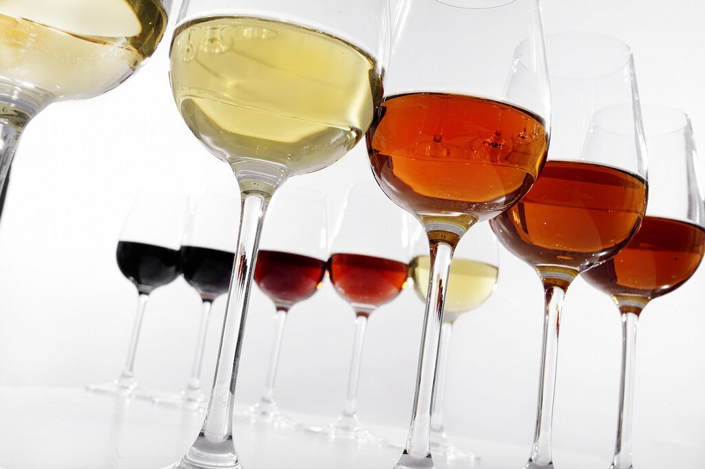 Doce jereces y manzanillas entre las recomendaciones navideñas de Jancis Robinson