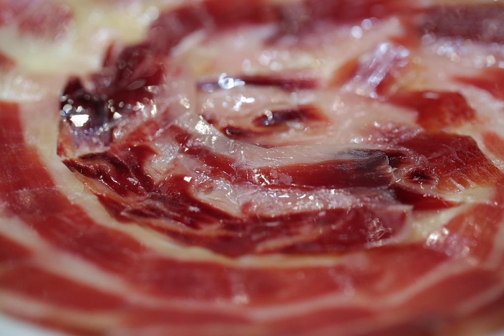 Vinos, jamón, cachopos y hamburguesas en la primera jornada del Gourmets