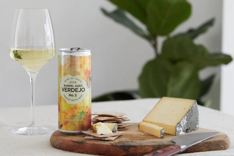 Cinco vinos españoles en lata, entre los treinta con altas puntuaciones seleccionados por Decanter