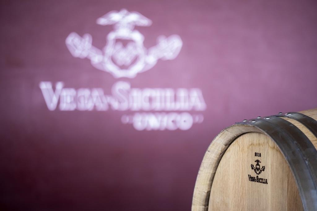 Cata de cuarenta añadas de Único: Vega Sicilia supera a Burdeos, según Jancis Robinson