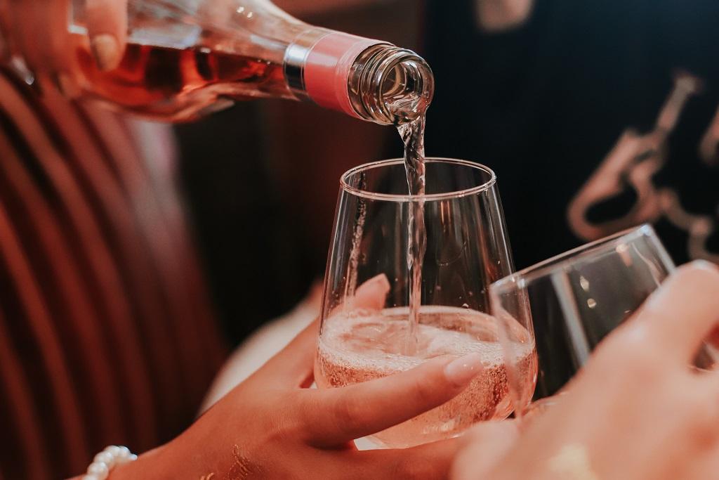 ¡Un brindis por el vino...!