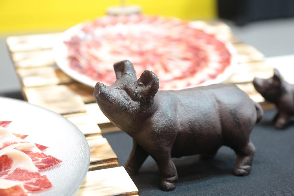 El Salón Gourmets abre sus puertas a golpe de jamón 