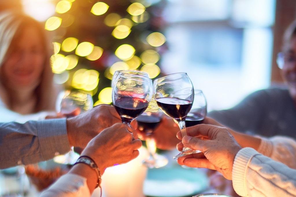 El consumo moderado de alcohol ni alarga ni acorta la vida, asegura un estudio