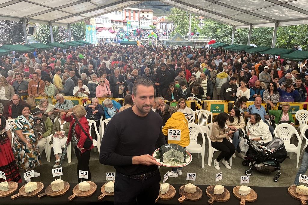 Nuevo récord Guinness: subastado por 30.000 euros el mejor cabrales