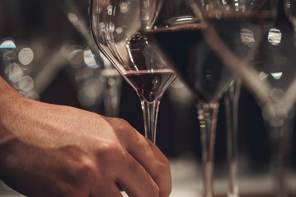 Tres vinos españoles entre las recomendaciones veraniegas de Jancis Robinson